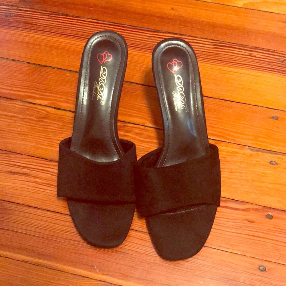 Black sandal heels